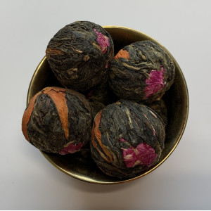 Связанный красный чай Метис с лилией и клевером 100 г. Photo 3